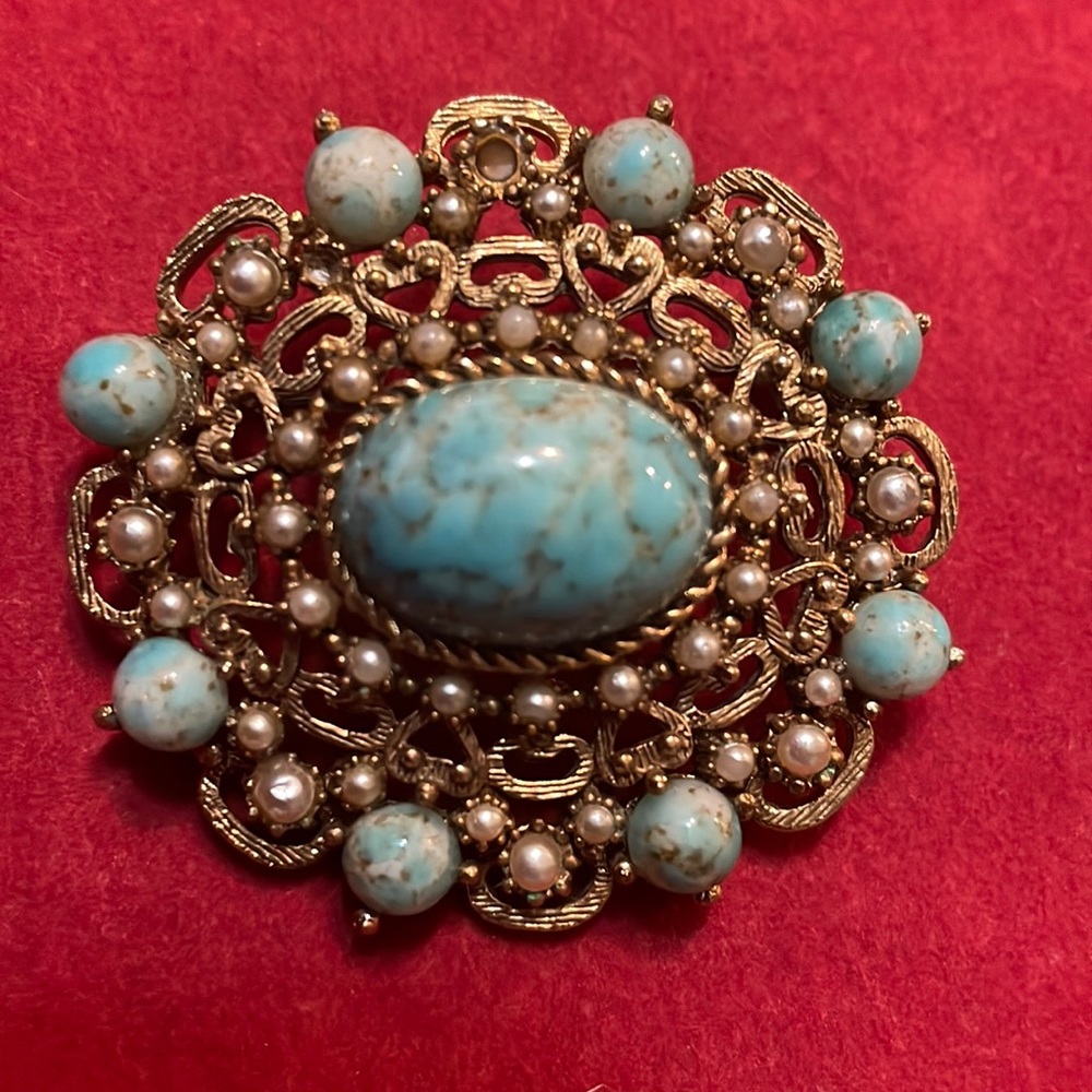 🤍Vintage Brooch,  turquoise and mini pearl like stones.